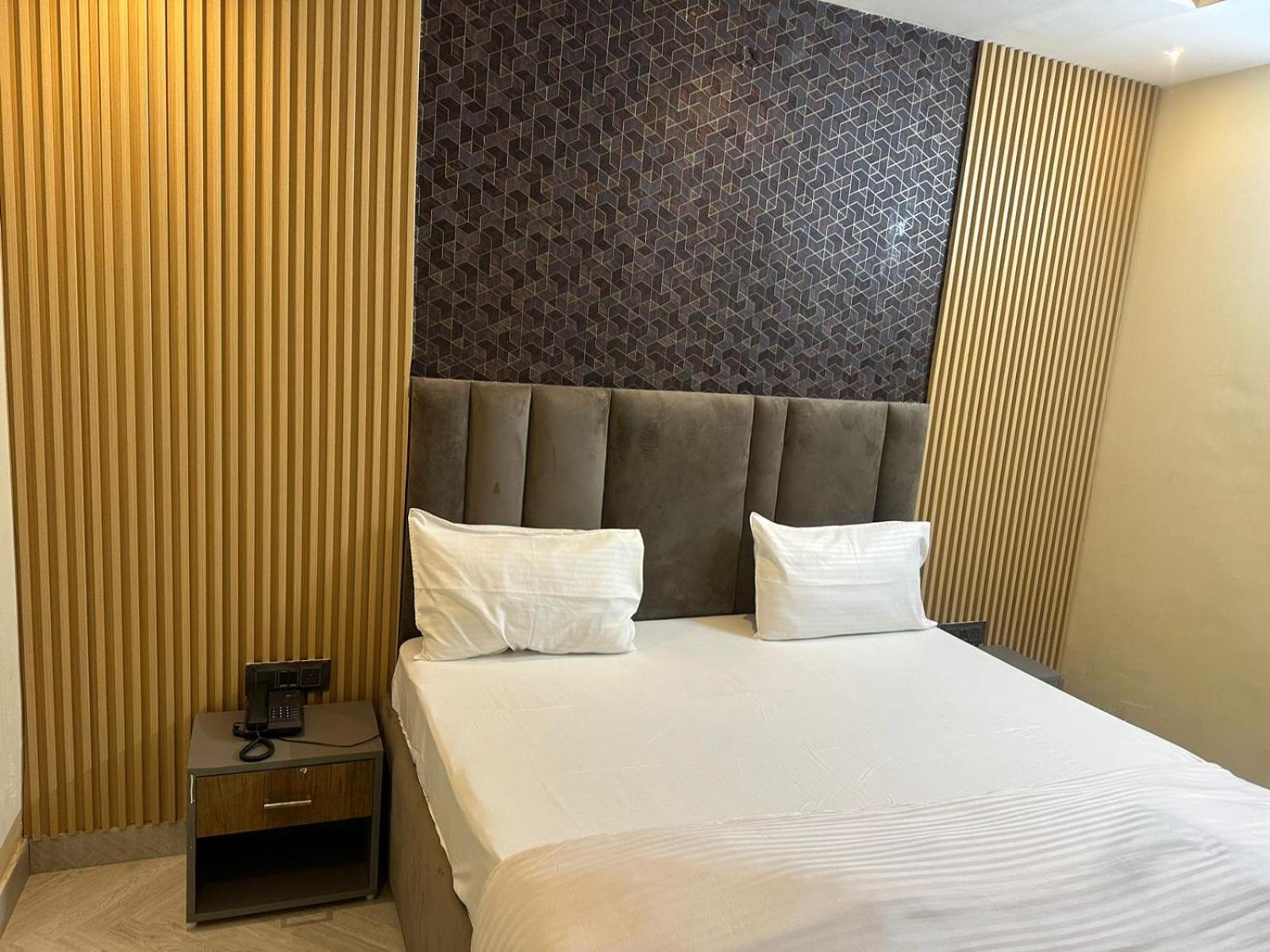 Hotel Kritika Greater Noida Esterno foto