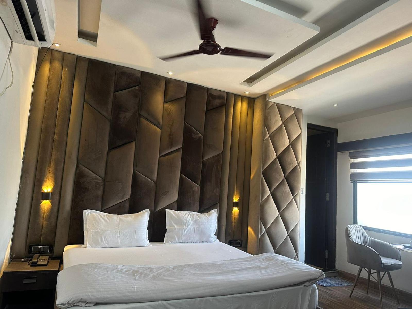 Hotel Kritika Greater Noida Esterno foto