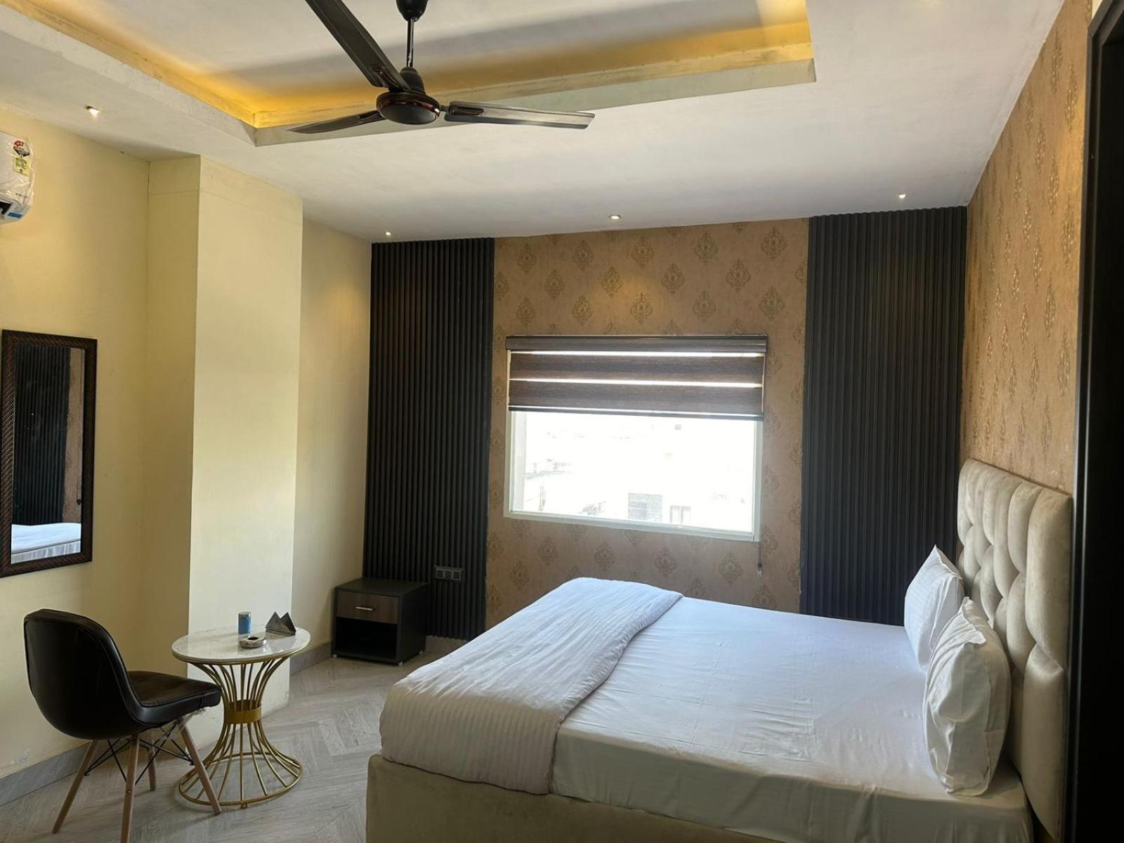 Hotel Kritika Greater Noida Esterno foto