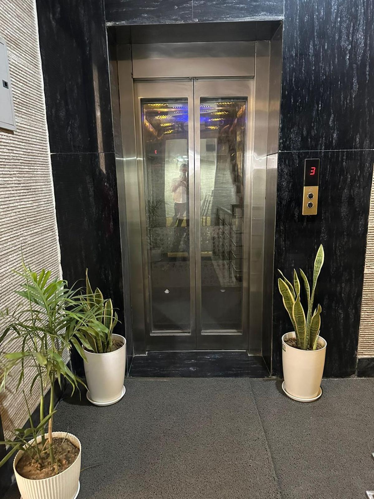 Hotel Kritika Greater Noida Esterno foto