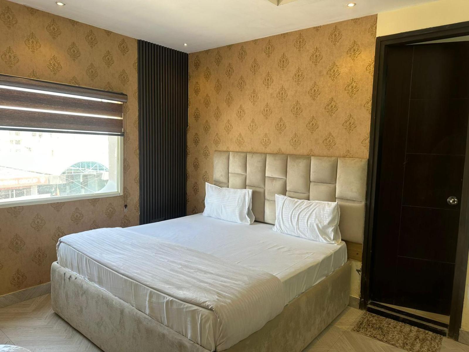 Hotel Kritika Greater Noida Esterno foto