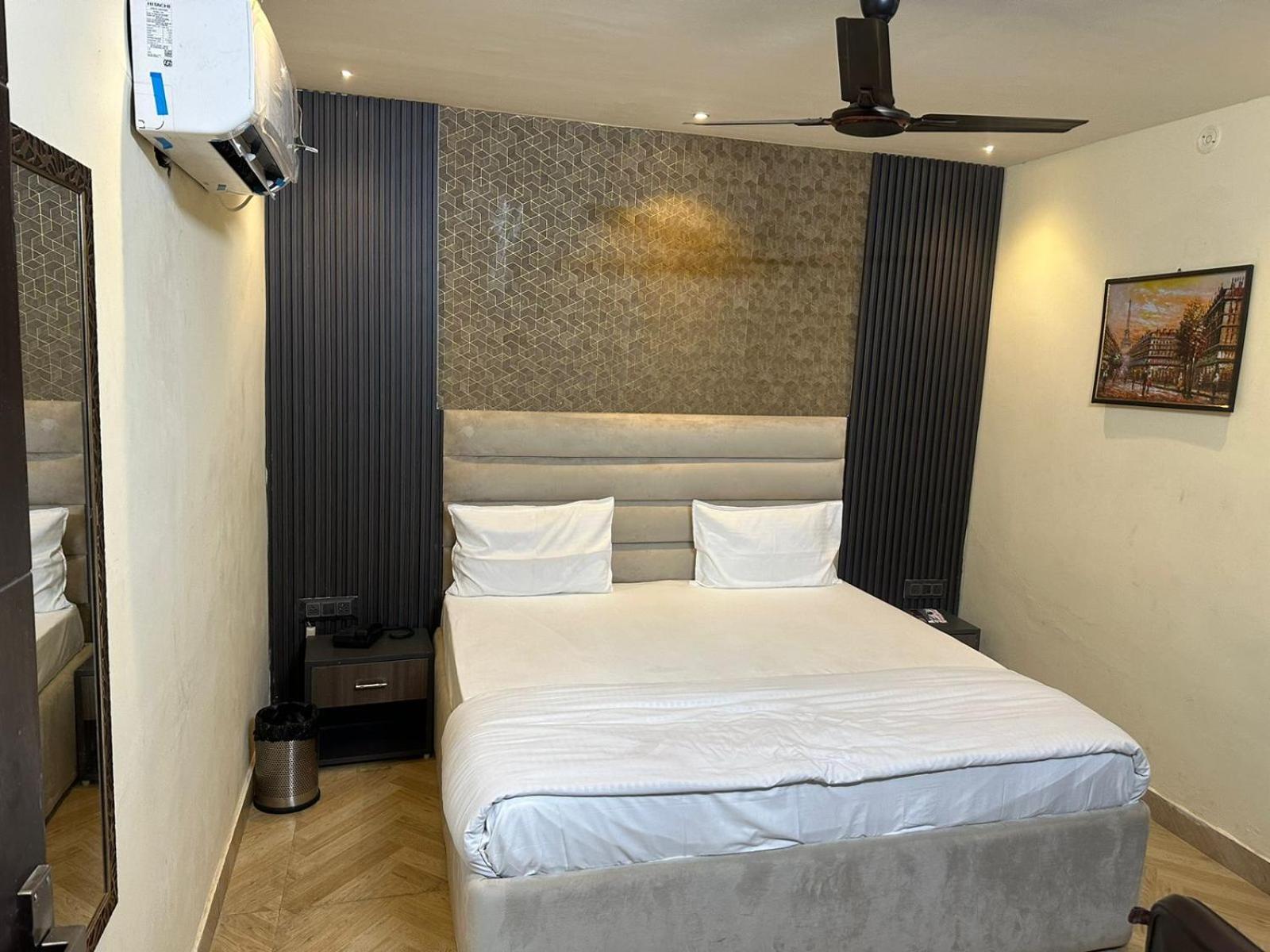 Hotel Kritika Greater Noida Esterno foto