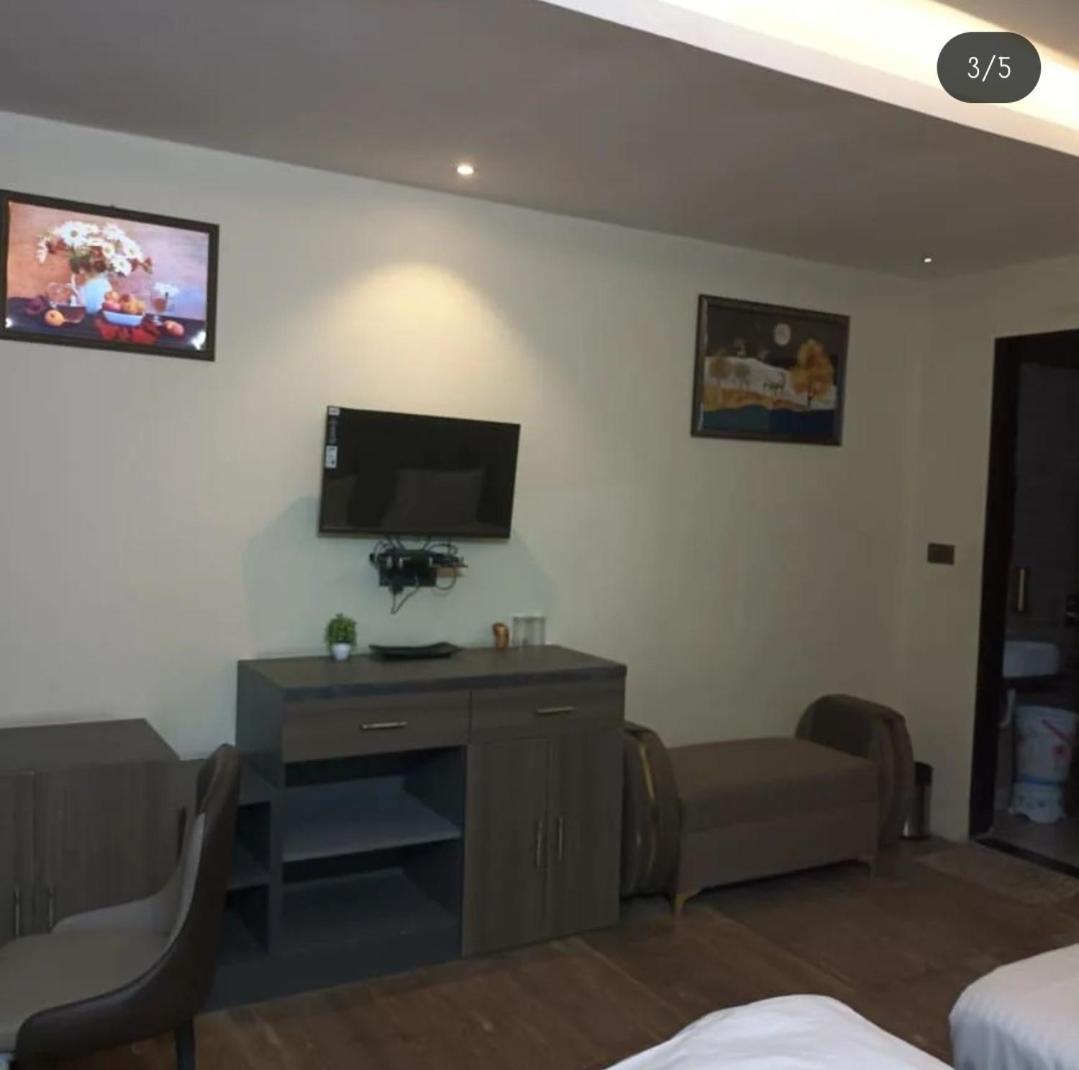Hotel Kritika Greater Noida Esterno foto